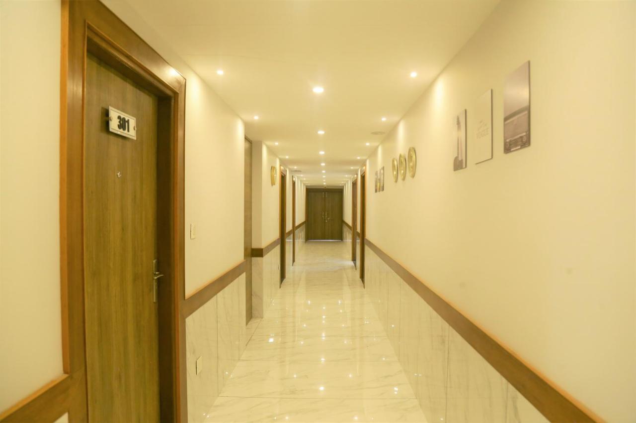 Hotel The Eleganza Jhājra Esterno foto