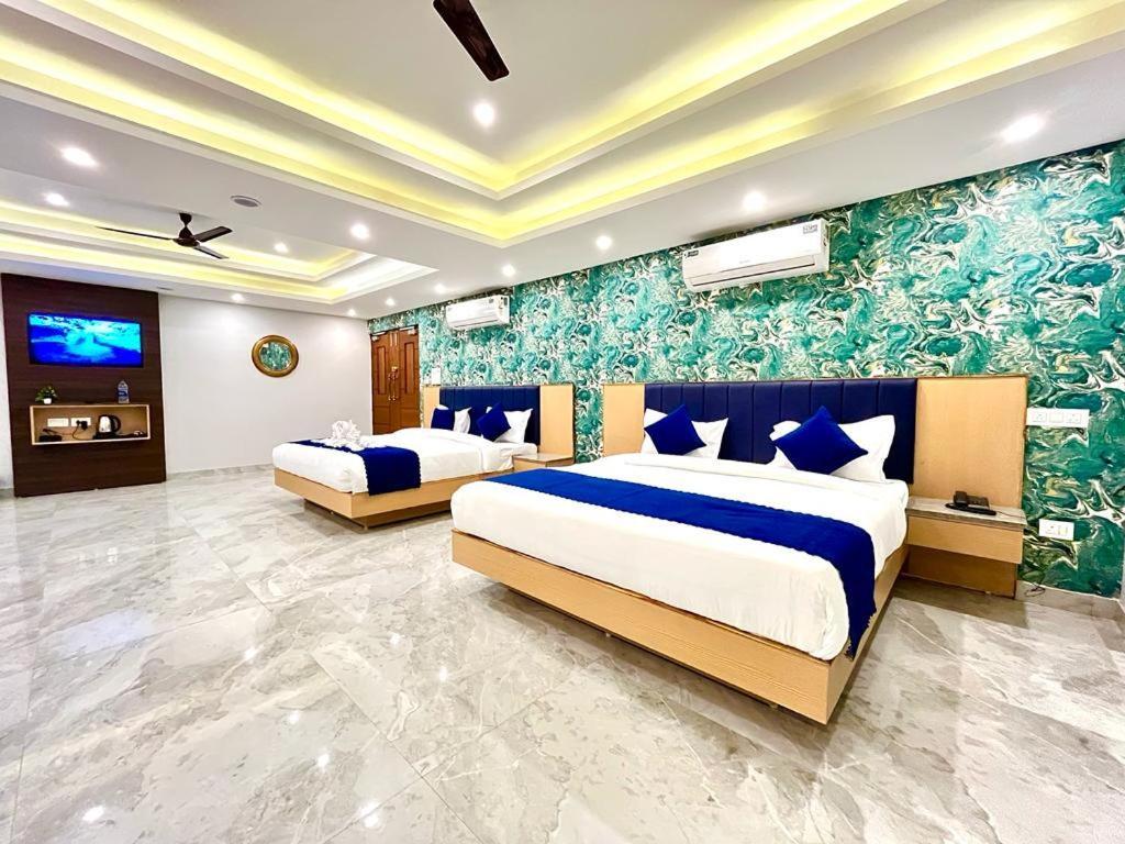 Hotel The Eleganza Jhājra Esterno foto